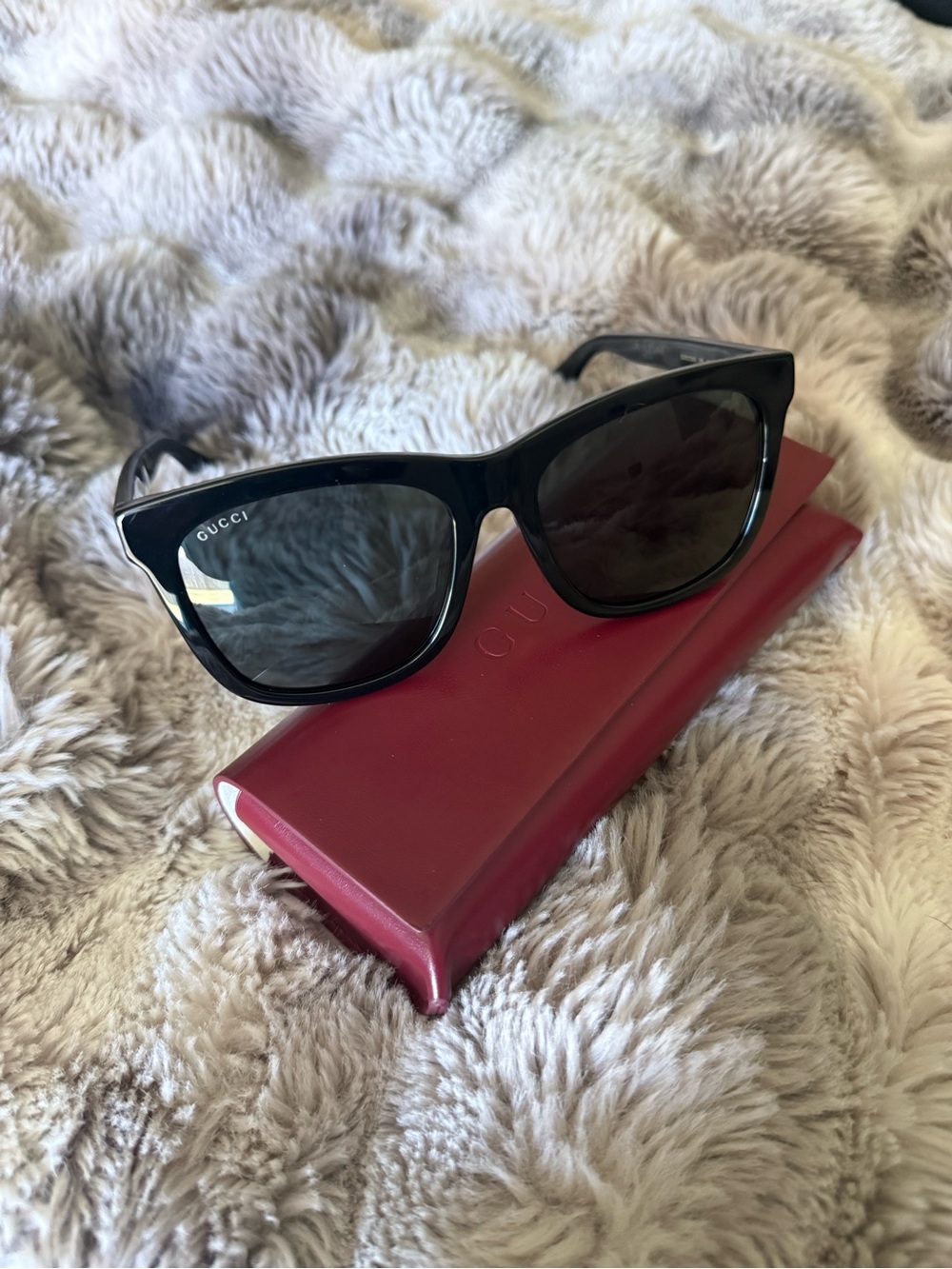 Gucci Black Sunglasses with Red Case - Picture 3 of 4